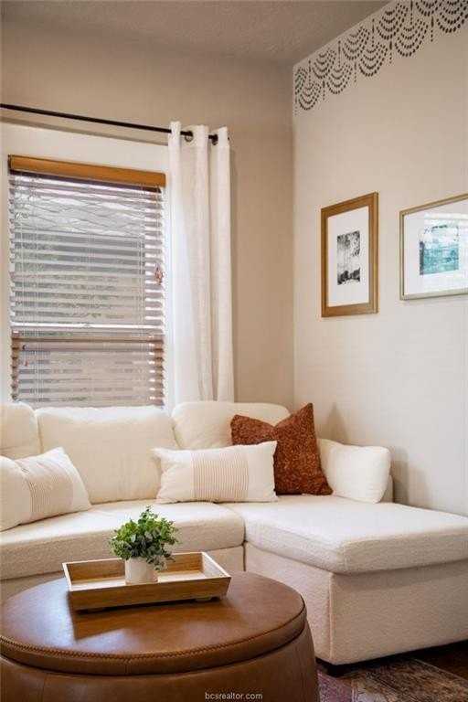 307 W 30th St - Photo 7 of 26