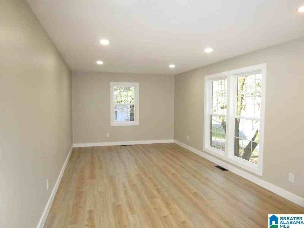 8929 Valleybrook Rd - Photo 7 of 36