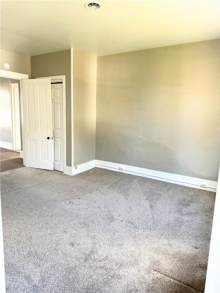 35 Main St - Photo 5 of 9