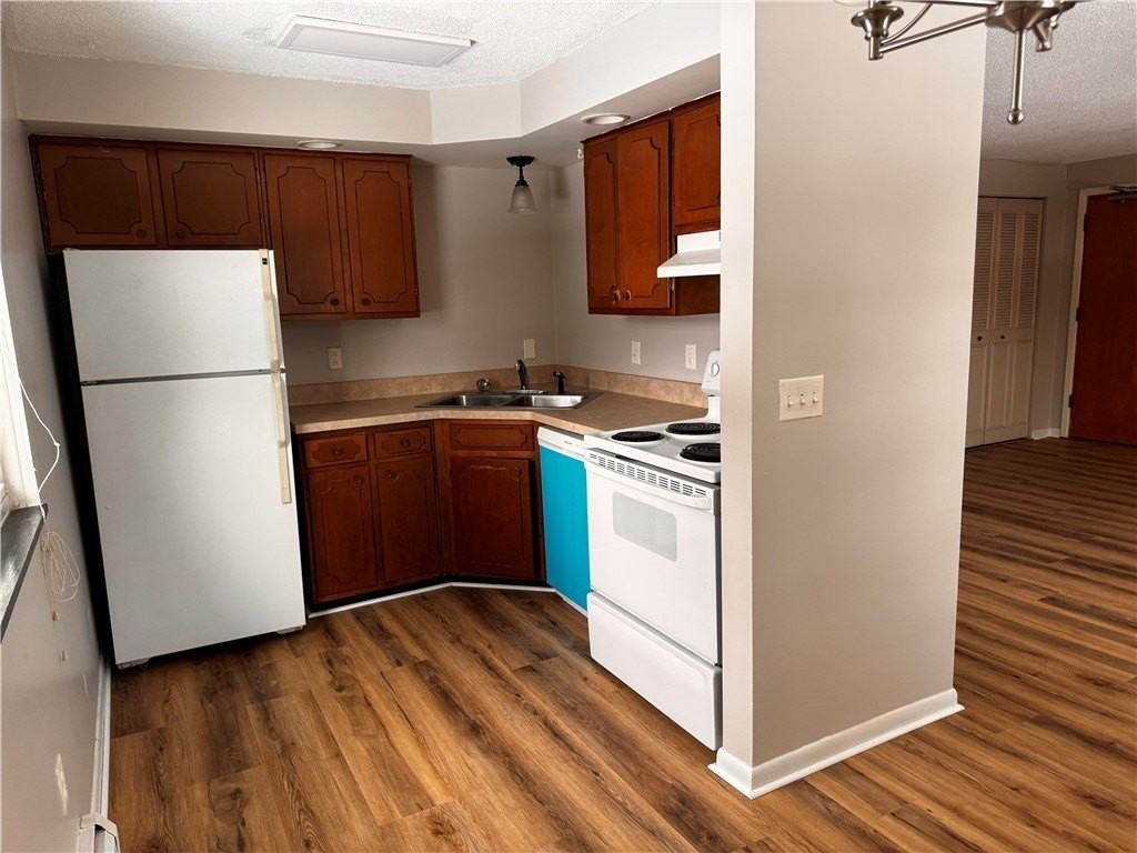 809 East Ave - Photo 2 of 4