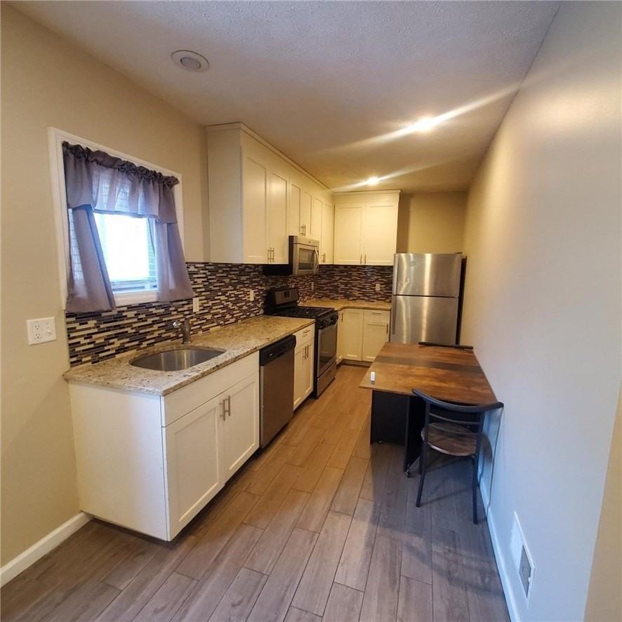 256 E 14th St - Photo 2 of 9