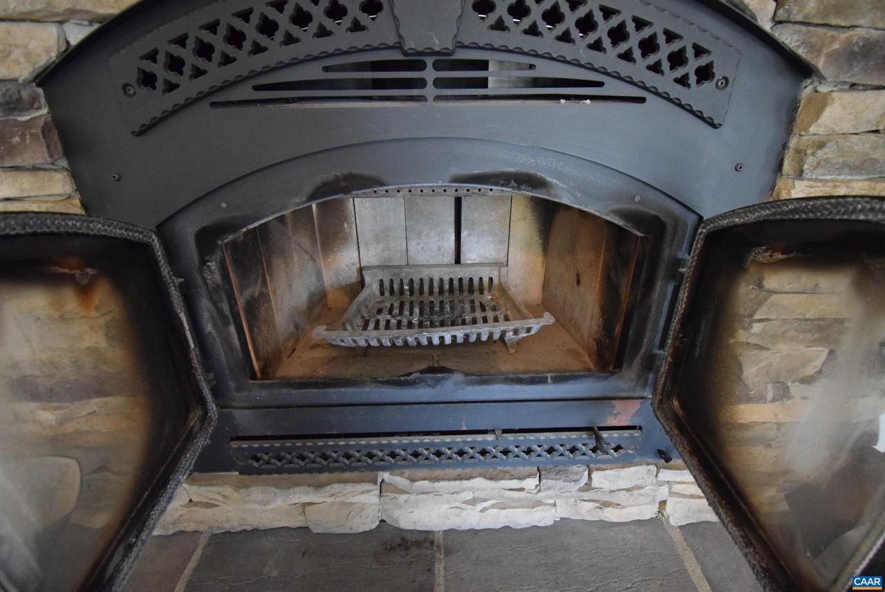 7136 Venable Rd - Photo 3 of 25