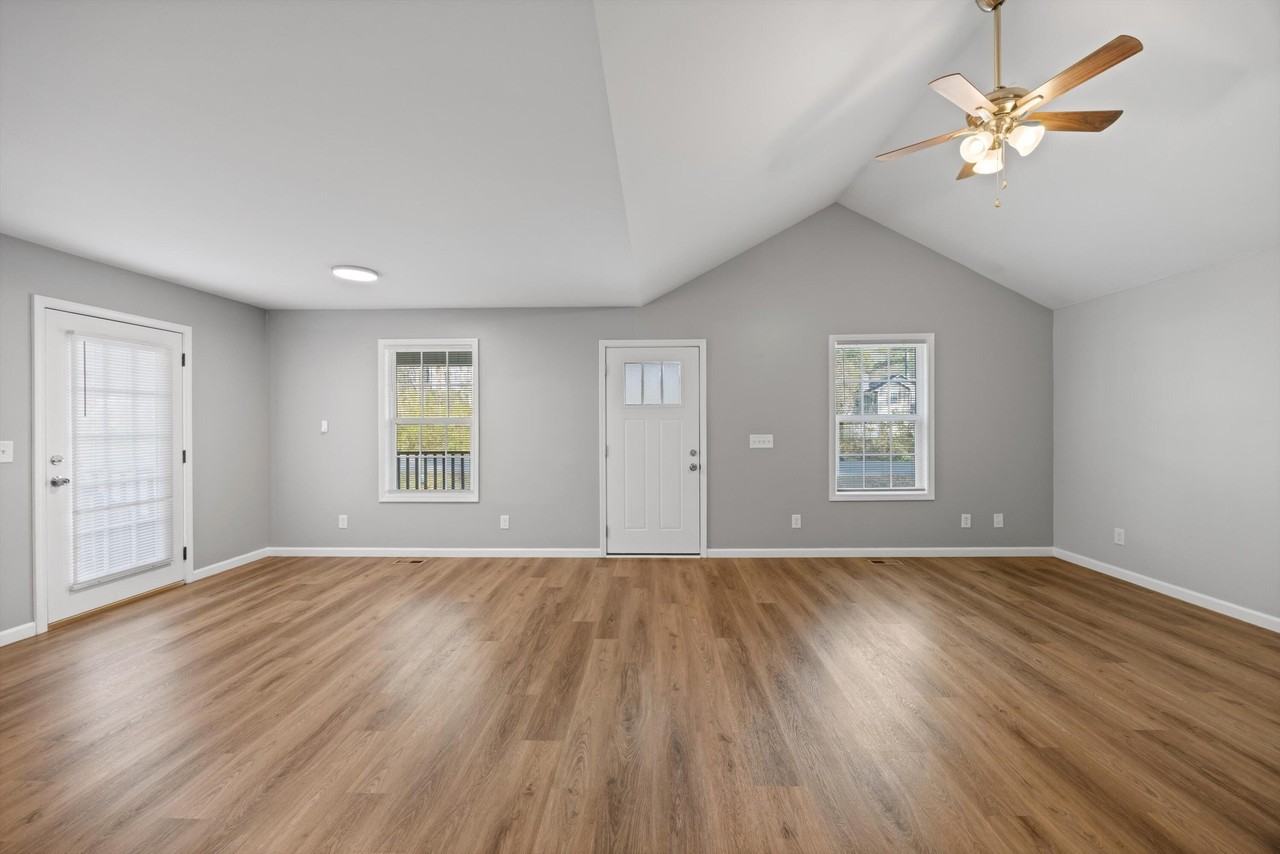 212 Yardley Ln - Photo 3 of 35