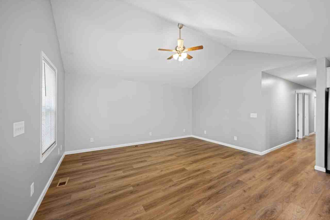 212 Yardley Ln - Photo 6 of 35