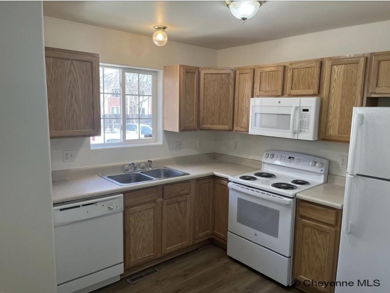 3824 Gregg Way #D - Photo 2 of 12