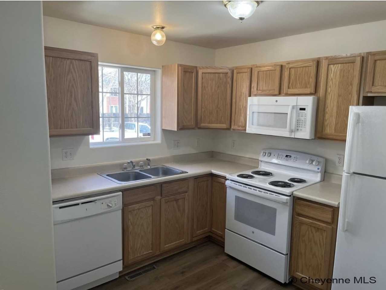 3820 Gregg Way #C - Photo 2 of 12