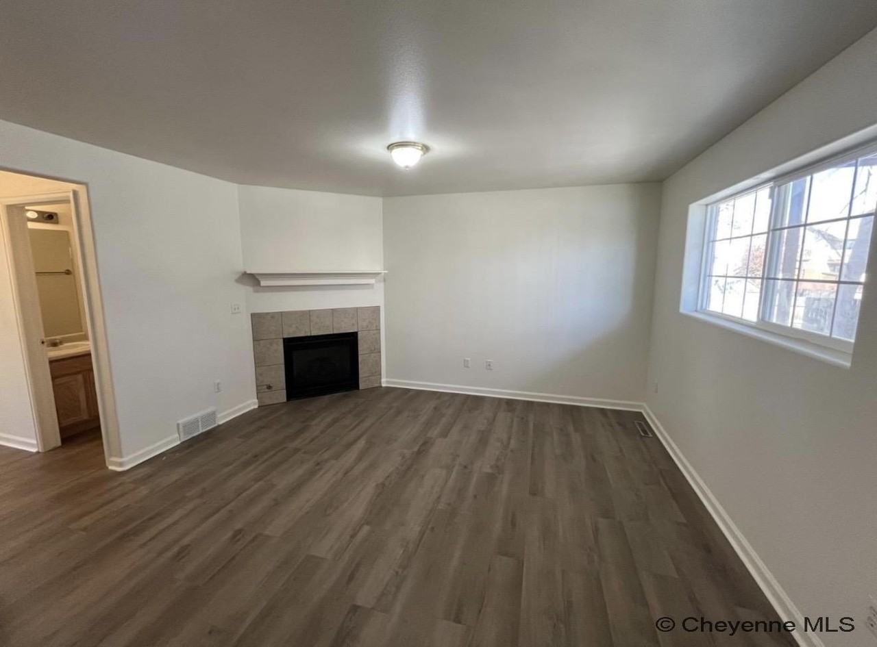 3820 Gregg Way #C - Photo 5 of 12