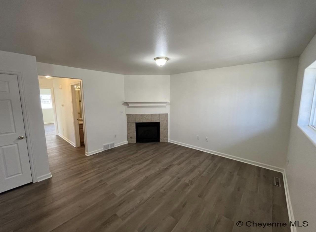 3820 Gregg Way #C - Photo 6 of 12