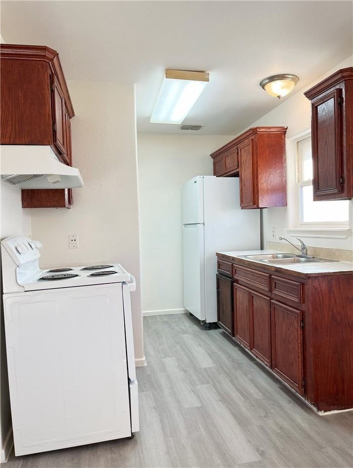 1802 16th St Unit B #B - Photo 4 of 17