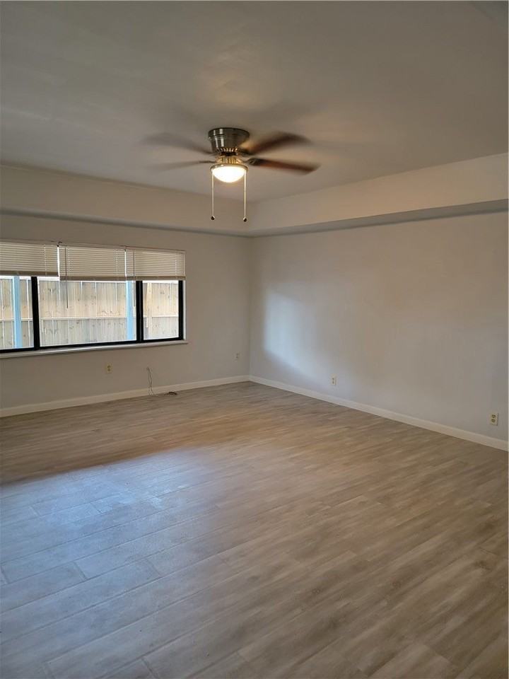 1522 Cambridge Dr - Photo 3 of 13