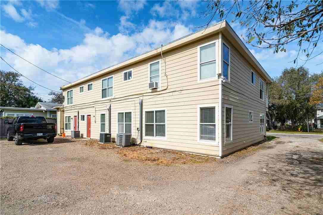 901 Furman Ave Apt F #F - Photo 2 of 13