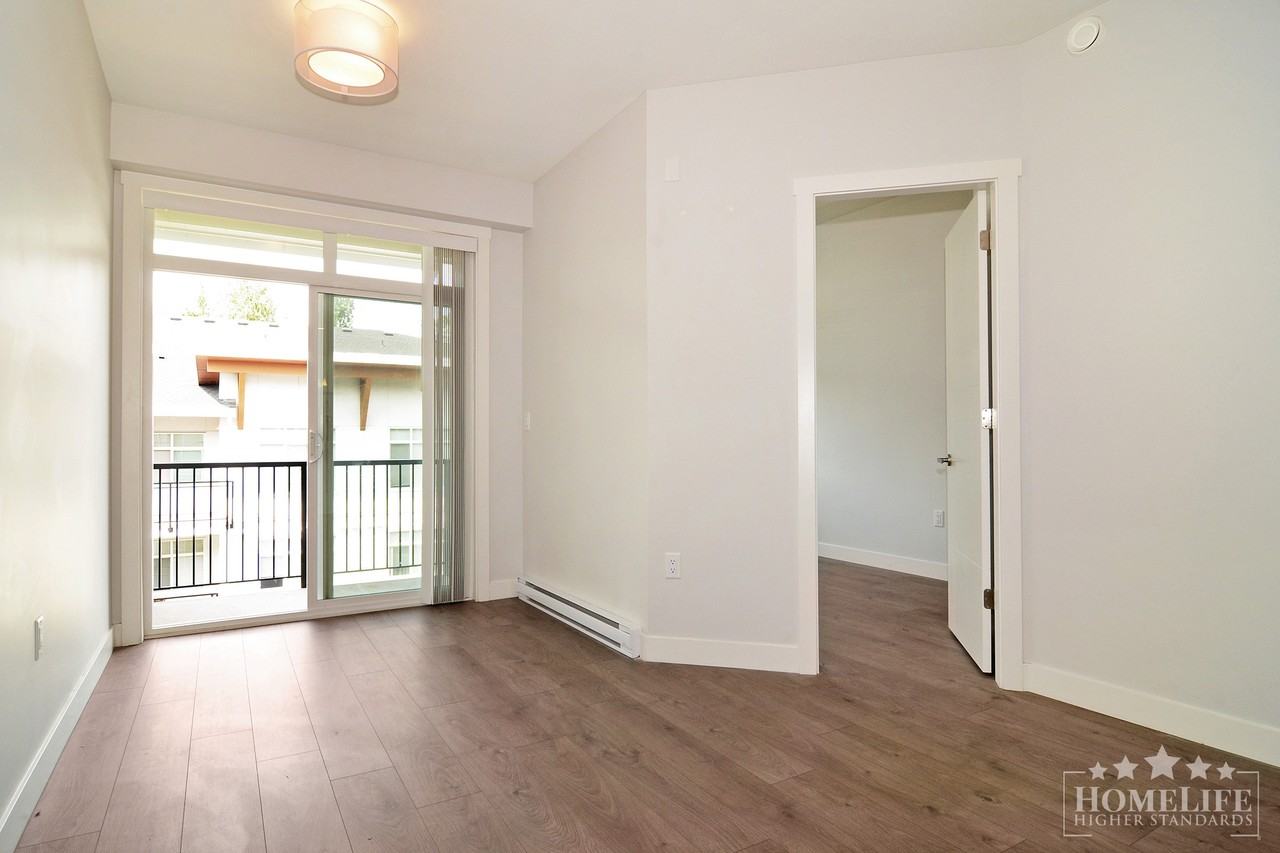 19940 Brydon Cres - Photo 3 of 24