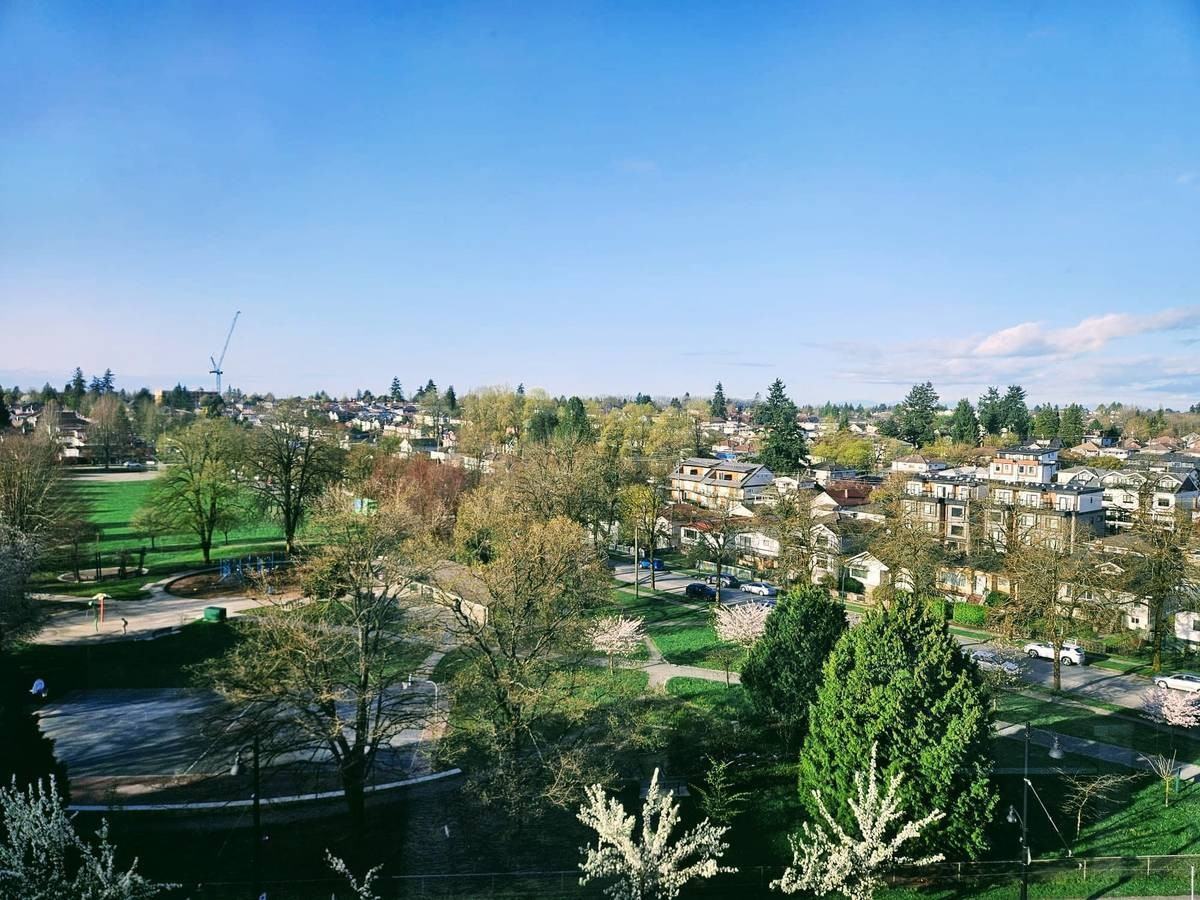 2689 Kingsway - Photo 2 of 18