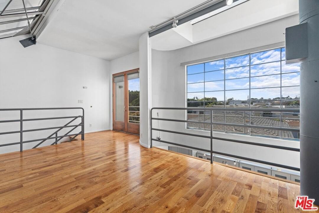 1015 Marine St Apt 4 #4 - Photo 4 of 31