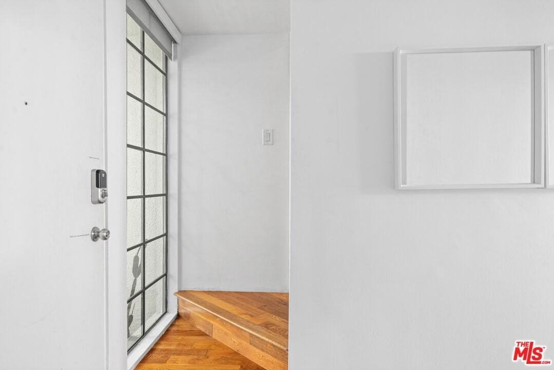 1015 Marine St Apt 4 #4 - Photo 6 of 31