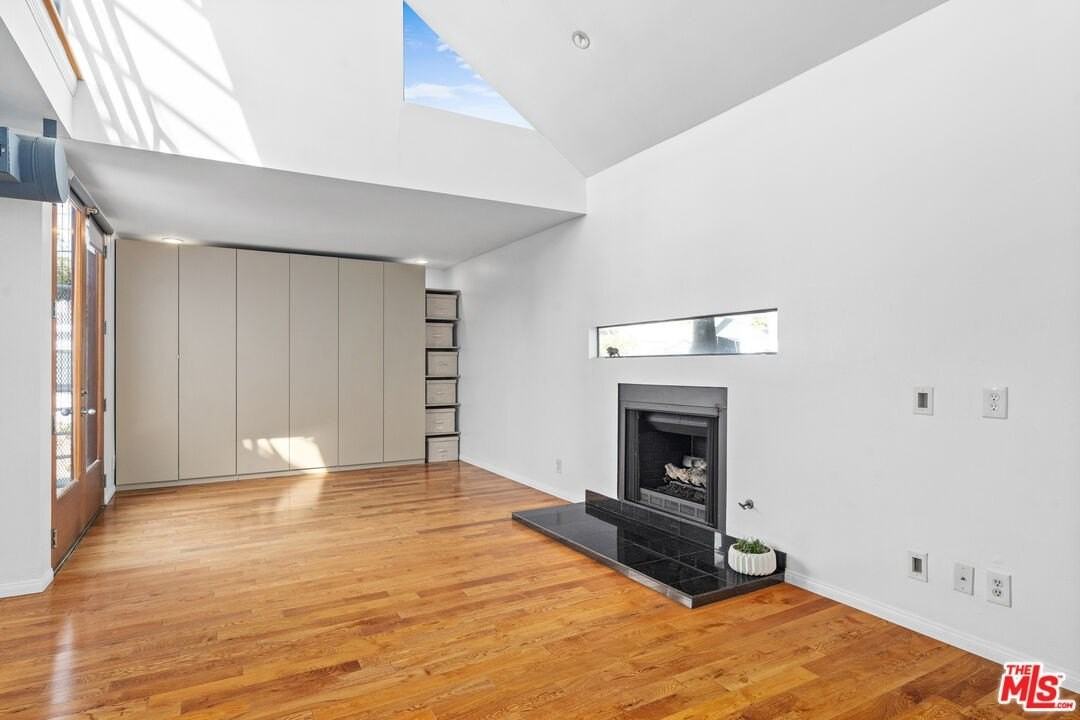 1015 Marine St Apt 4 #4 - Photo 7 of 31