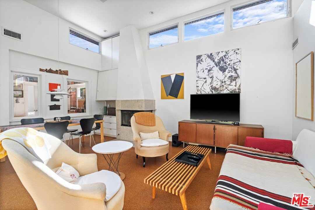 648 1/2 Palms Blvd - Photo 4 of 30