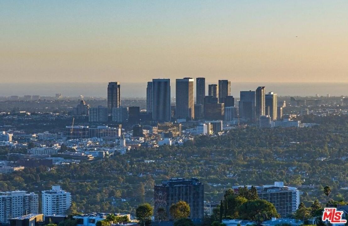 8825 Hollywood Blvd - Photo 4 of 23