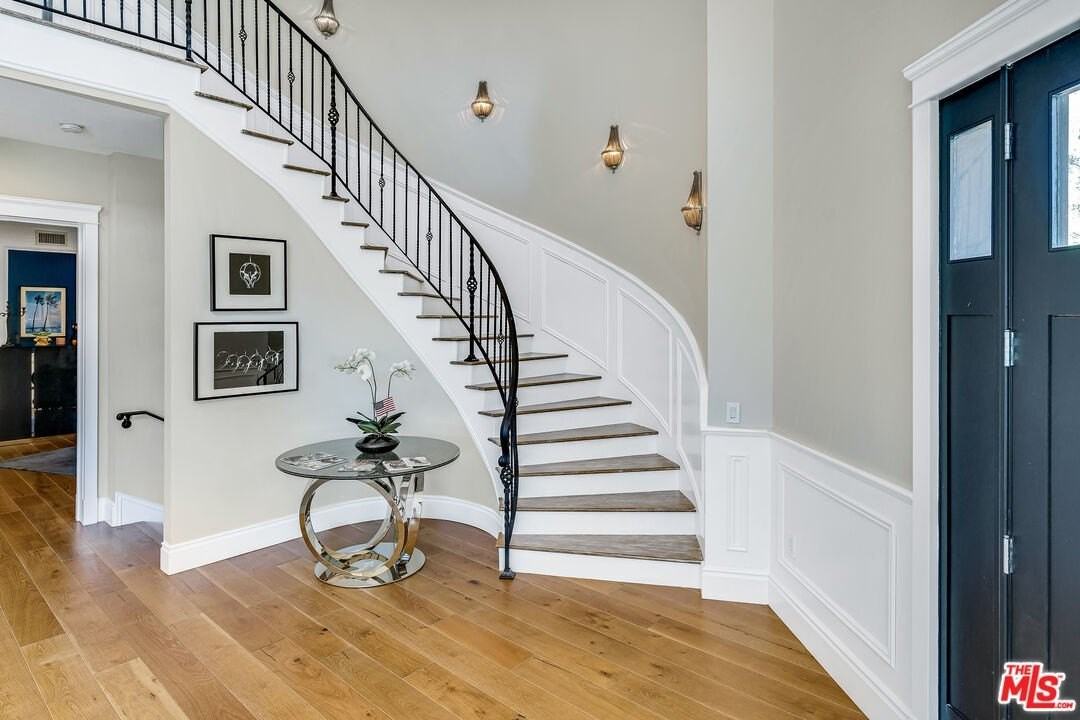 19633 Wells Dr - Photo 4 of 39