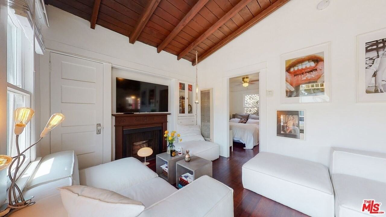 402 N Venice Blvd Apt B #B - Photo 3 of 6