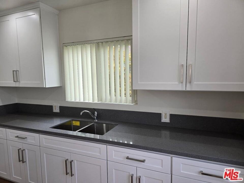 415 Fischer St Apt F #F - Photo 4 of 10