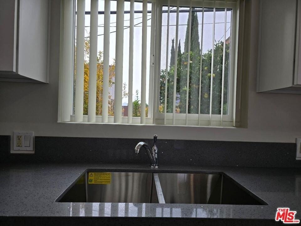 415 Fischer St Apt F #F - Photo 7 of 10