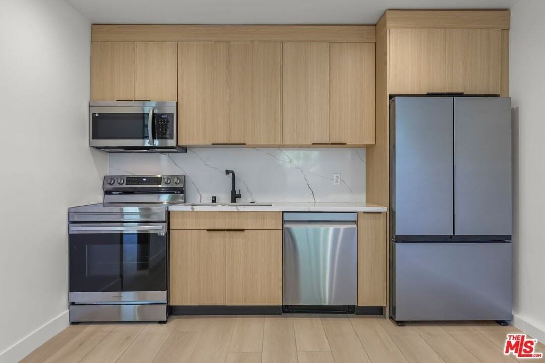 11010 Hortense St Unit 1/4 #1-4 - Photo 3 of 14