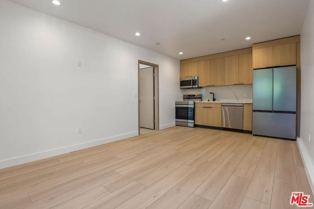 11010 Hortense St Unit 1/4 #1-4 - Photo 4 of 14