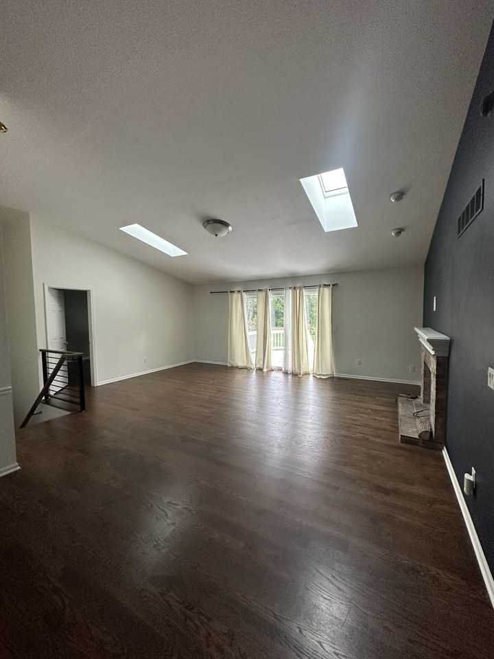 4934 Claredon Pl - Photo 4 of 19