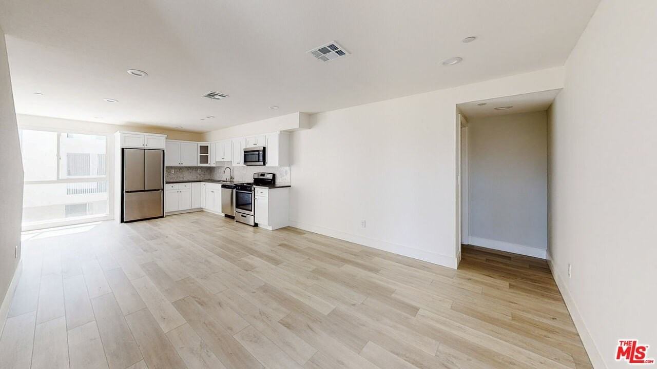 953 N Mariposa Ave Unit 1/2 #1-2 - Photo 5 of 39