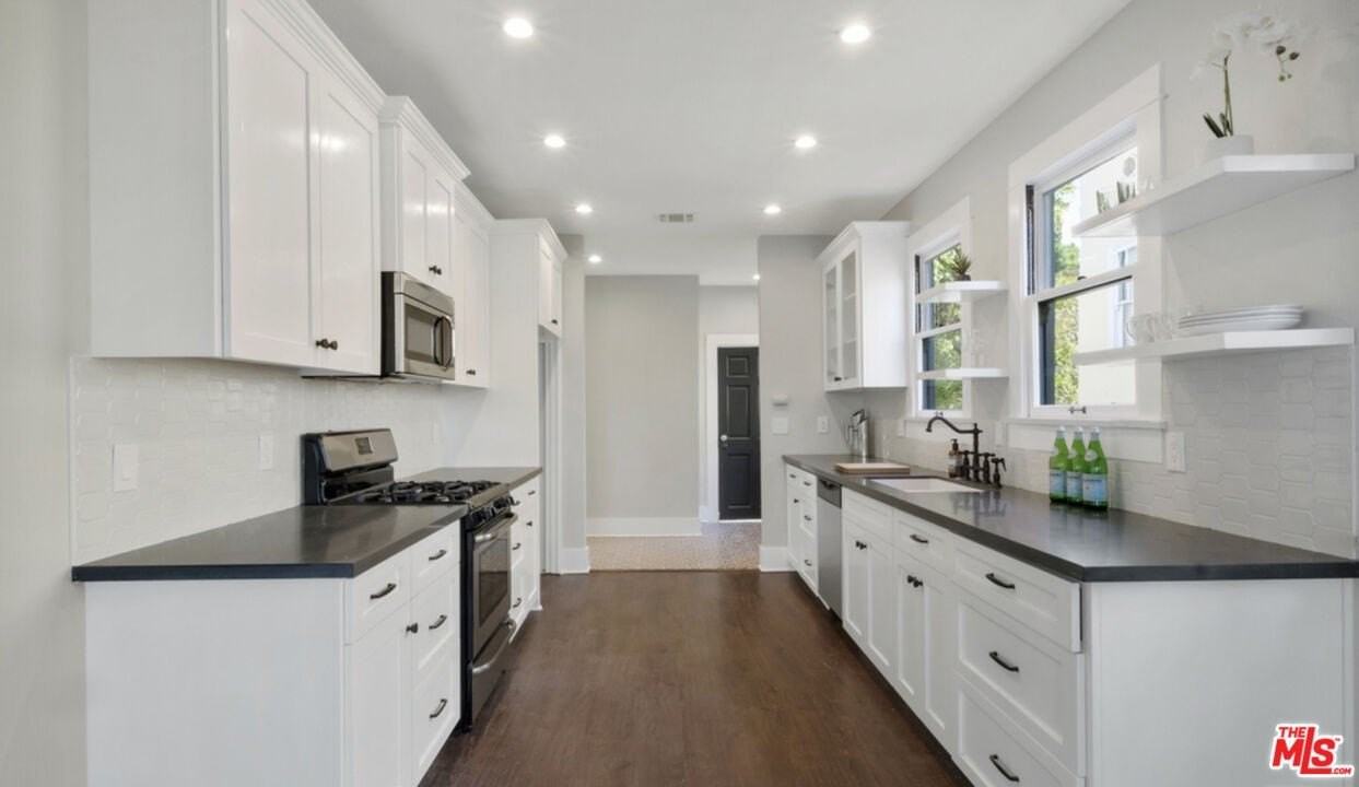 854 Serrano Pl - Photo 3 of 4