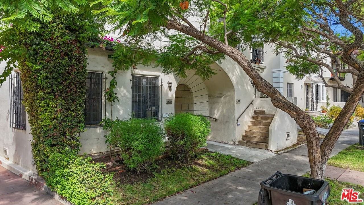 351 N Sierra Bonita Ave Apt 2 #2 - Photo 2 of 7