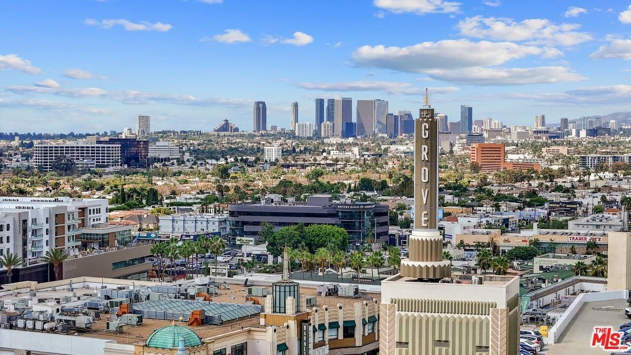 351 N Sierra Bonita Ave Apt 2 #2 - Photo 3 of 7