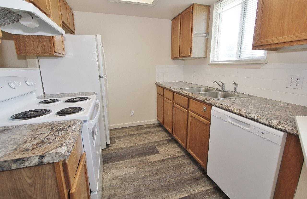 527 N Moffatt Ave #1 - Photo 3 of 19