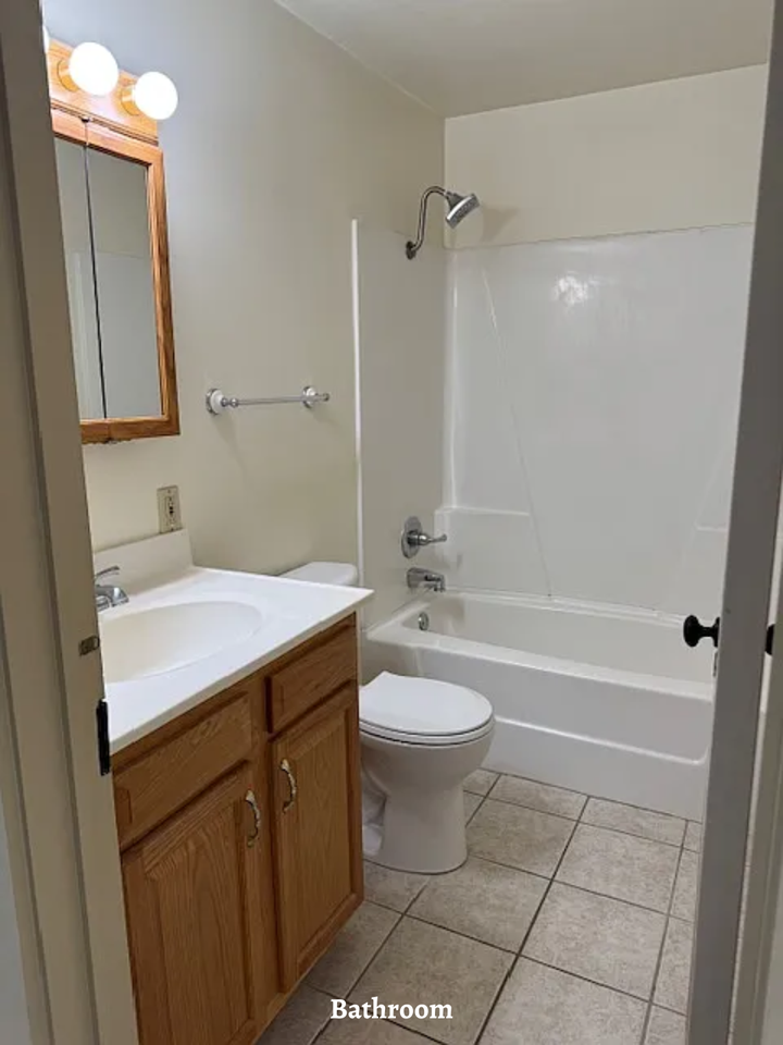 409 6th St #B - Photo 3 of 14