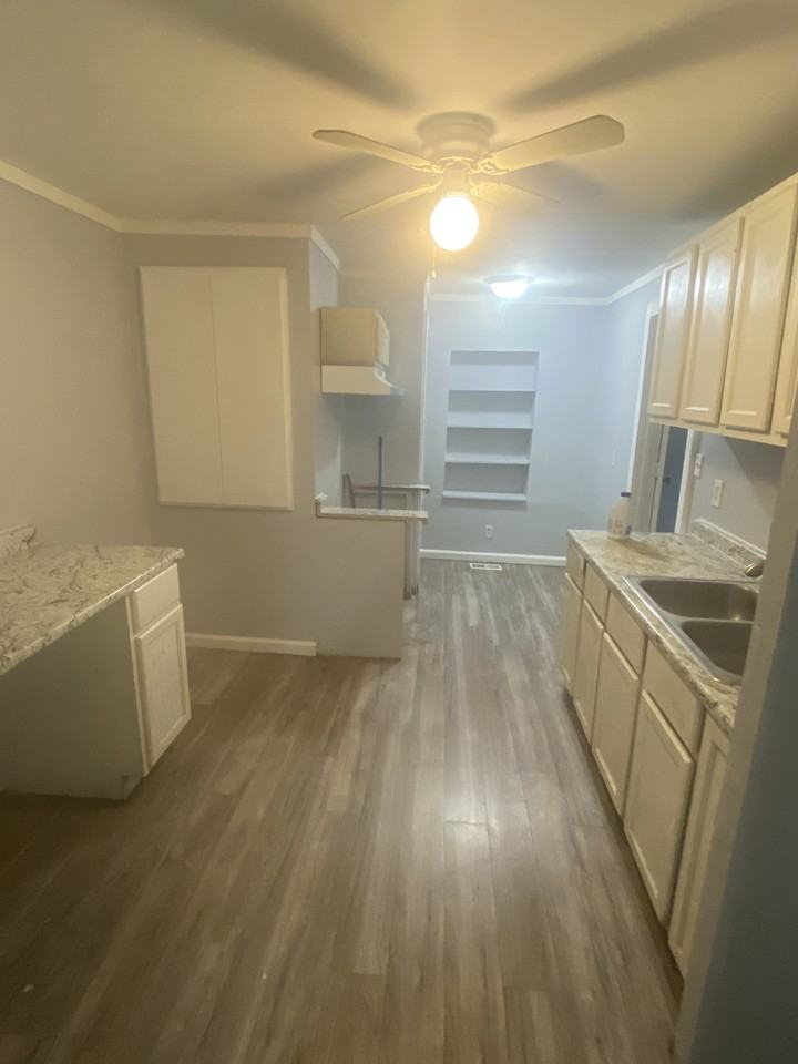 1910 Agnes St - Photo 3 of 5