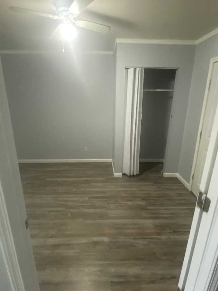 1910 Agnes St - Photo 4 of 5