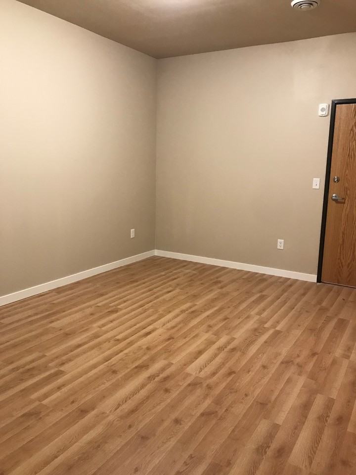 810 4th Ave S #138 - Photo 6 of 9