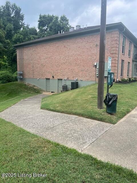 416 Highwood Dr - Photo 3 of 15