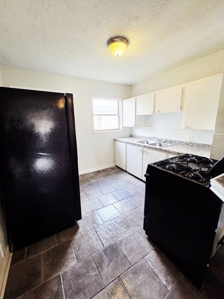 1509 Sycamore St #A - Photo 5 of 20