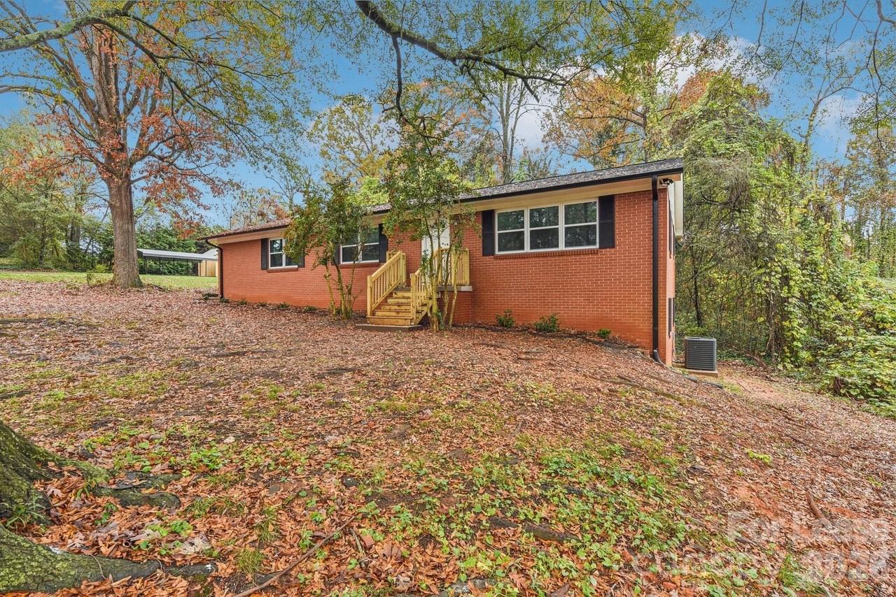 530 11th Street Pl Sw - Photo 2 of 20