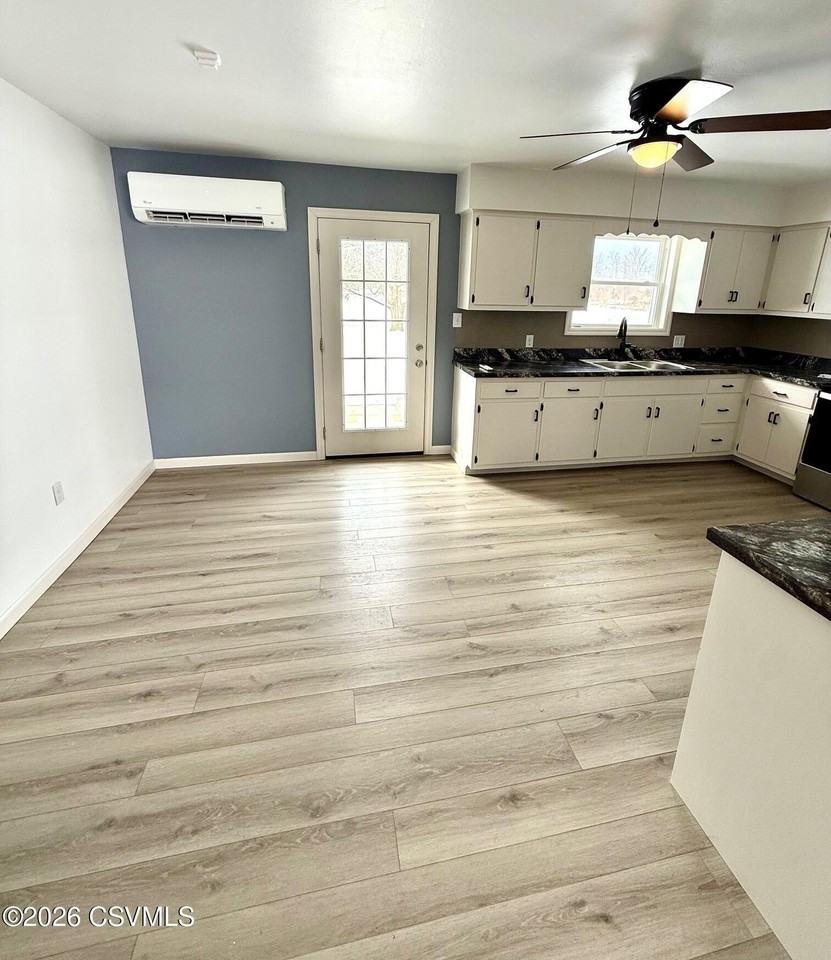 515 Creek Rd - Photo 4 of 19