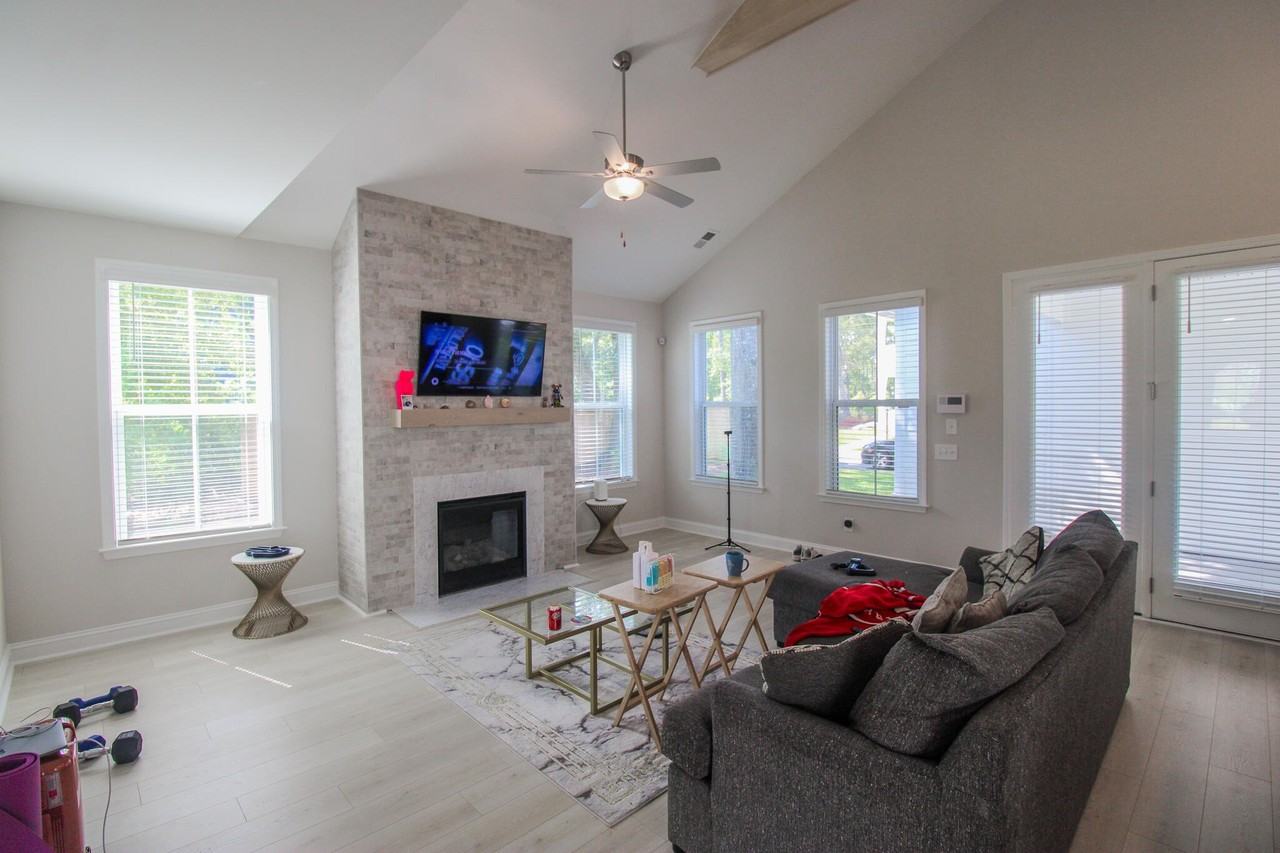 448 Bluegill Ln - Photo 4 of 28