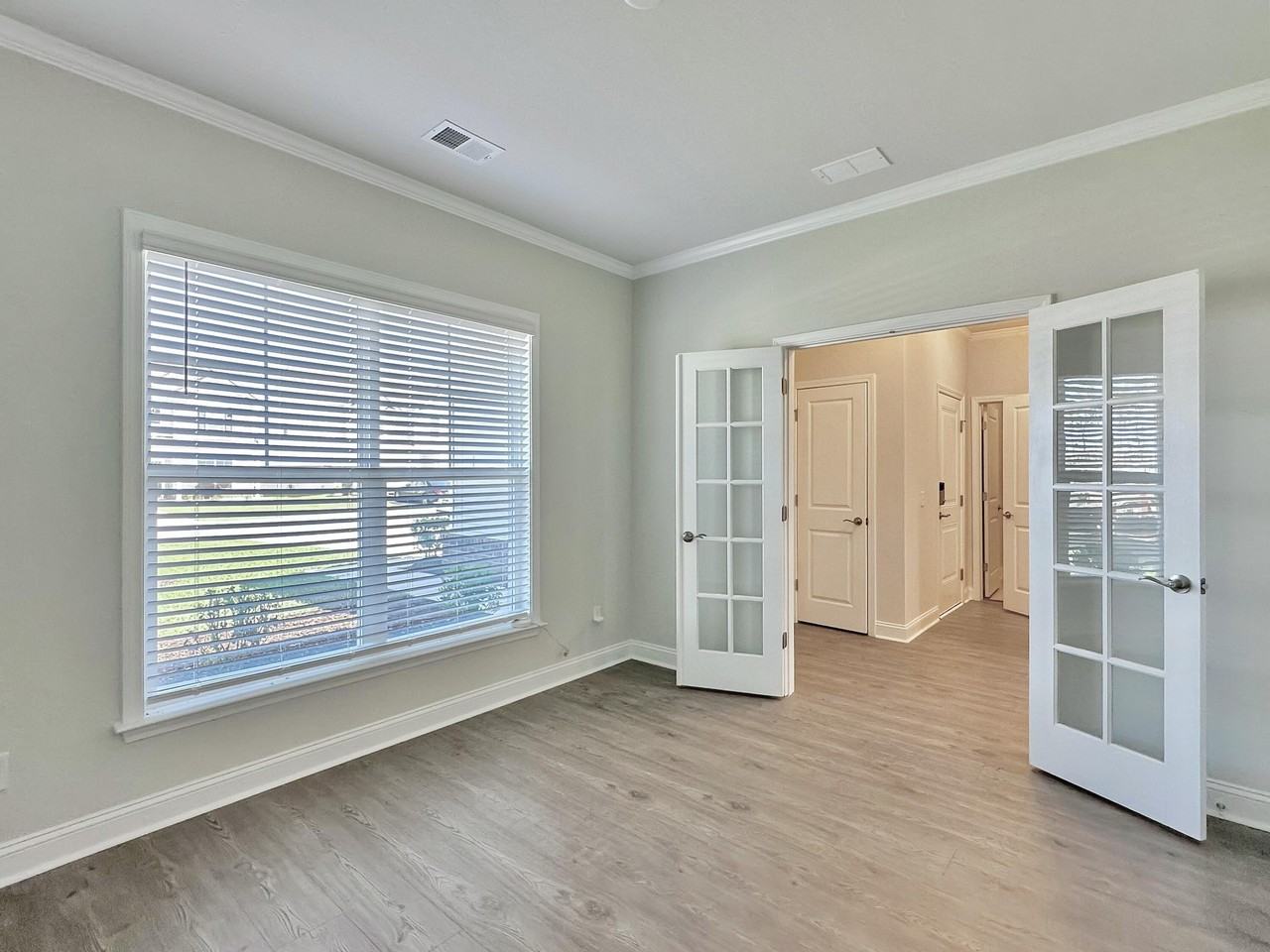 229 Shadybrook Dr - Photo 4 of 27