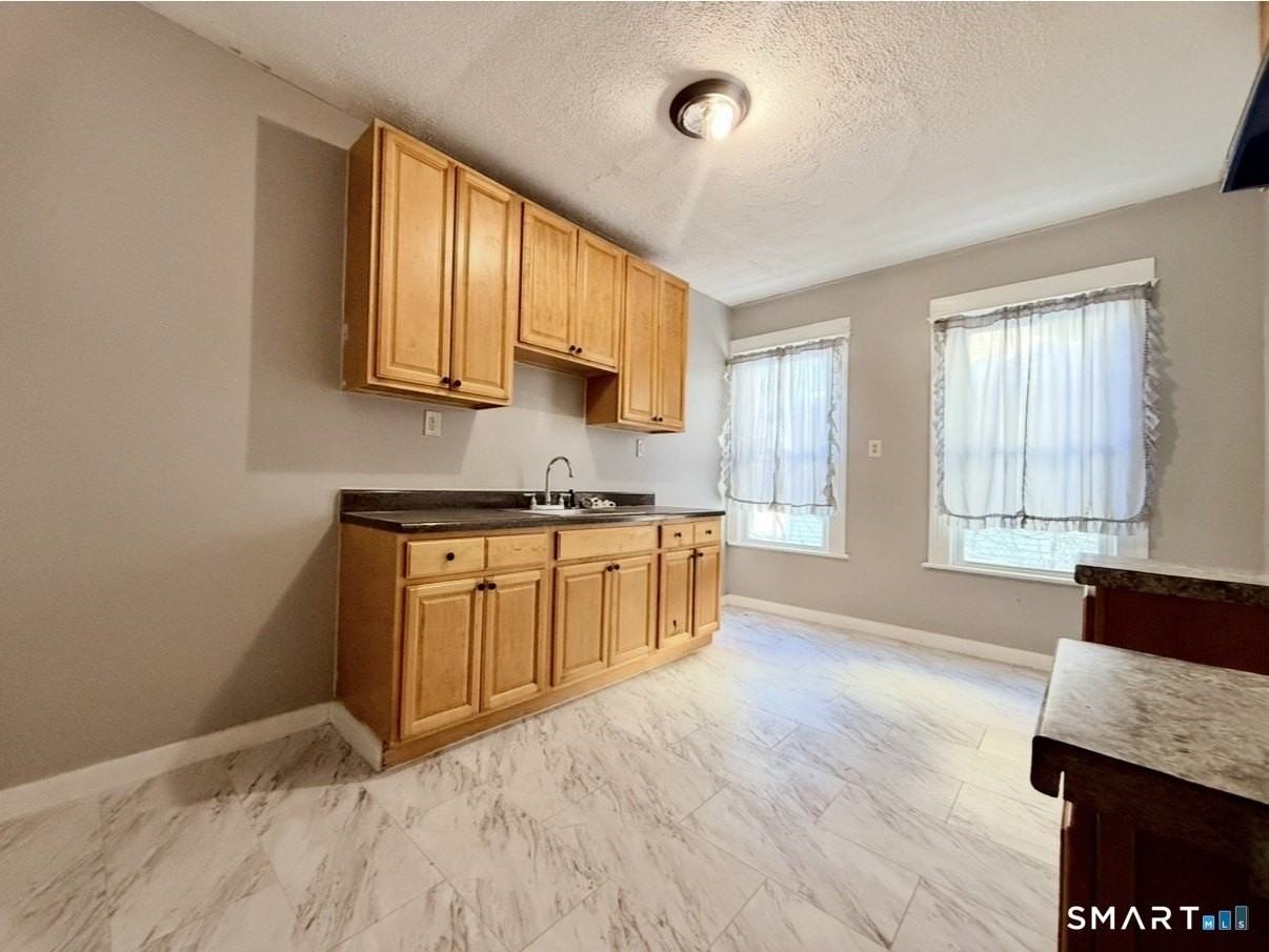 119 Sherwood Ave - Photo 3 of 6