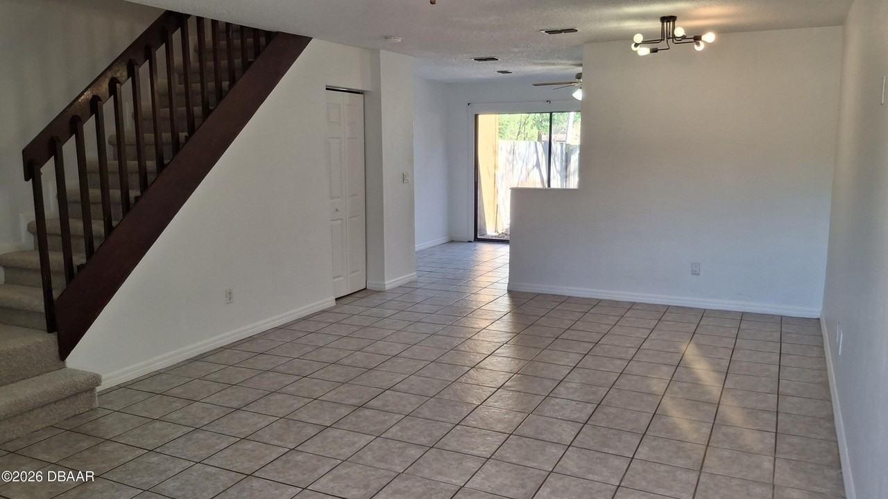 196 W Sandalwood Ct - Photo 2 of 43