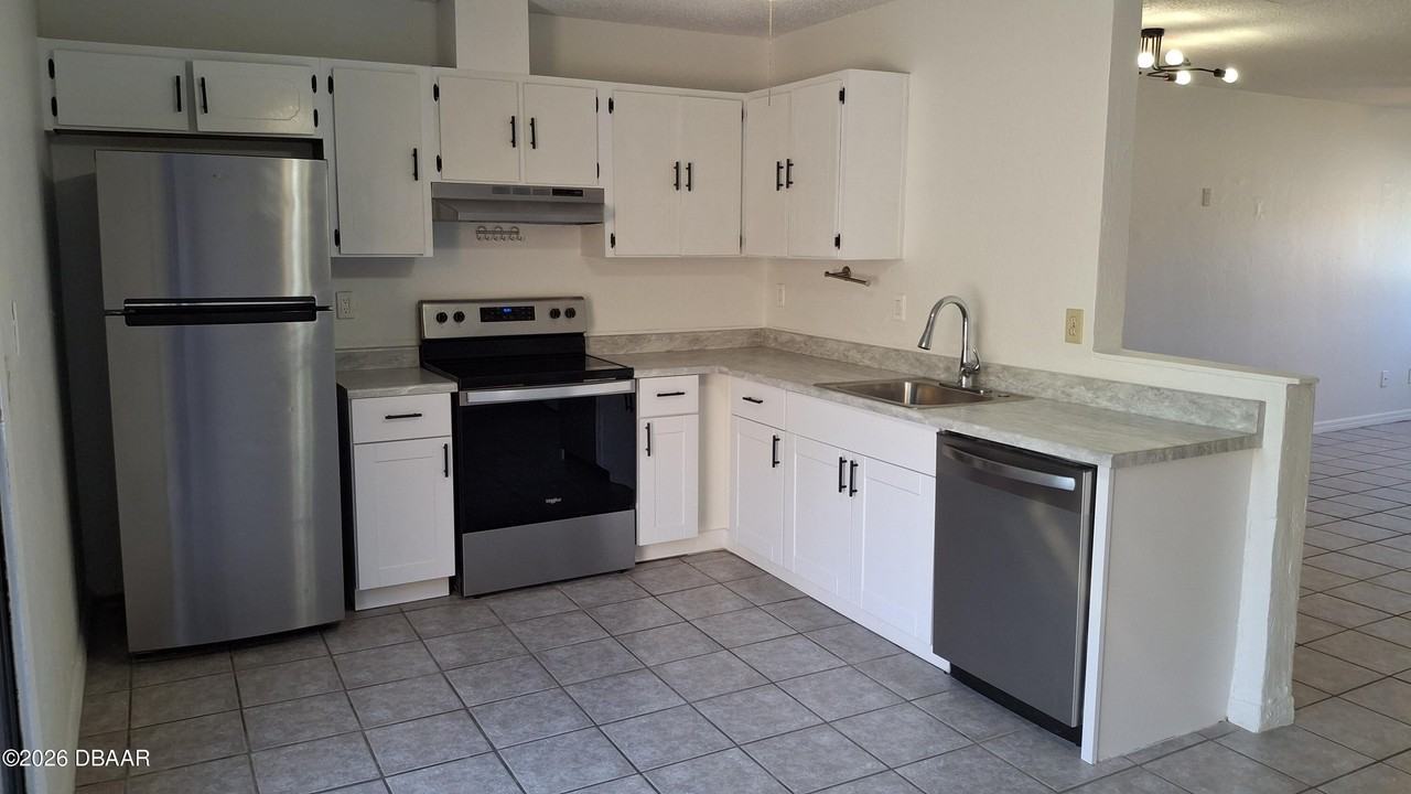 196 W Sandalwood Ct - Photo 4 of 43