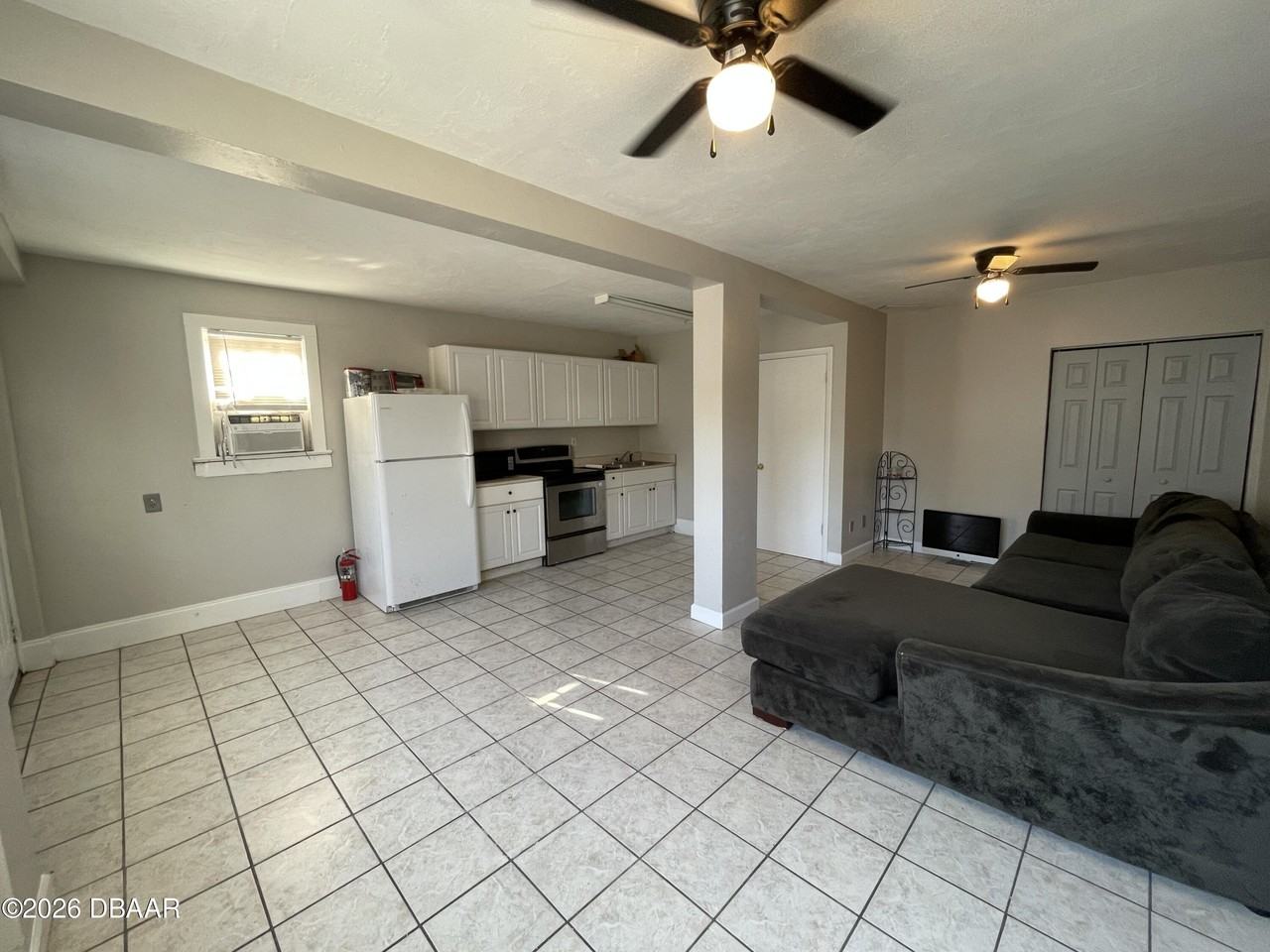 411 N Oleander Ave Unit 3 #3 - Photo 5 of 11