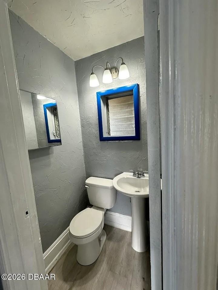 827 N Oleander Ave Apt 2 #2 - Photo 4 of 13