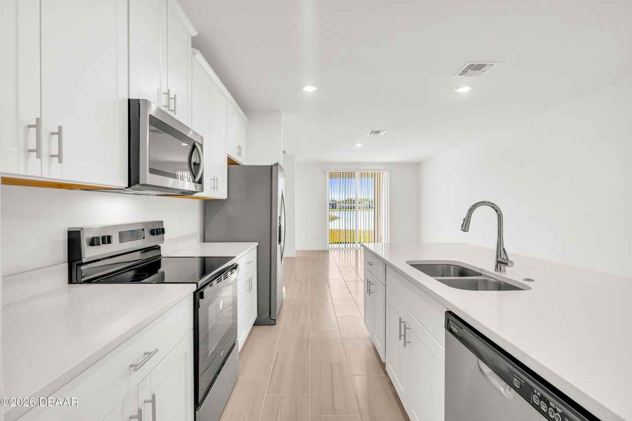 225 Links Terrace Blvd - Photo 4 of 49